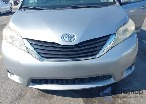 2011 Toyota Sienna Le V6 z USA, uszkodzony, nr VIN 5TDKK3DC7BS105983